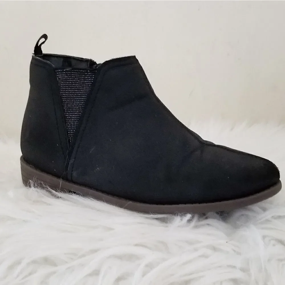 Carter's booties size 11 side zip color black